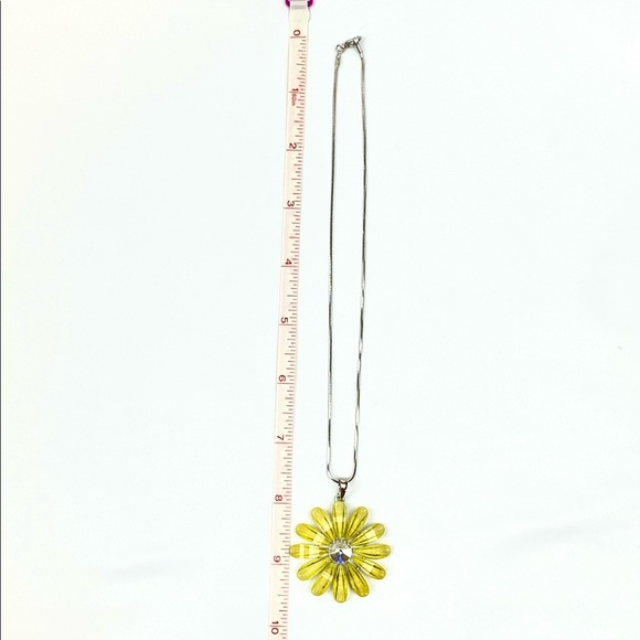 Bundle 3 for $40. Yellow daisy glass pendant - Picture 4 of 4